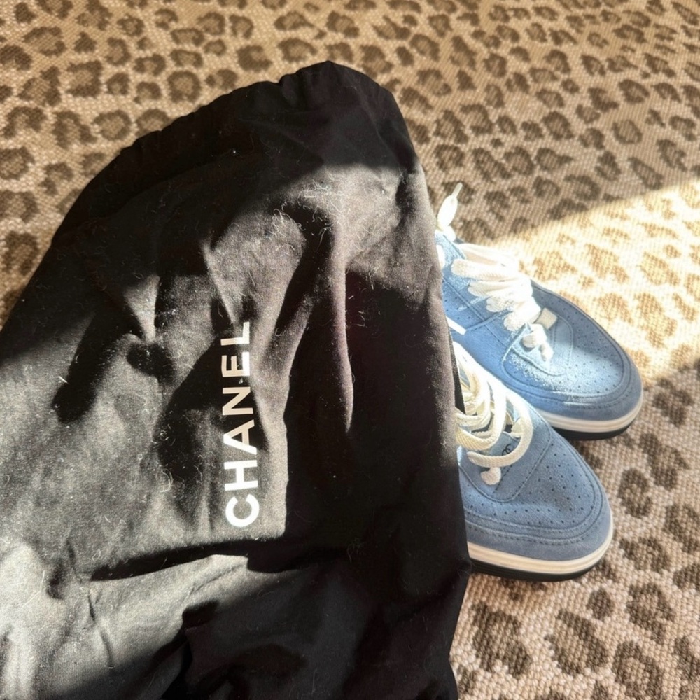 CHANEL NEVER WORN Light Blue Suede Low-Top Sneakers with White Laces - Picture 6 of 7